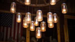 Plafoniera LED con materiali di recupero